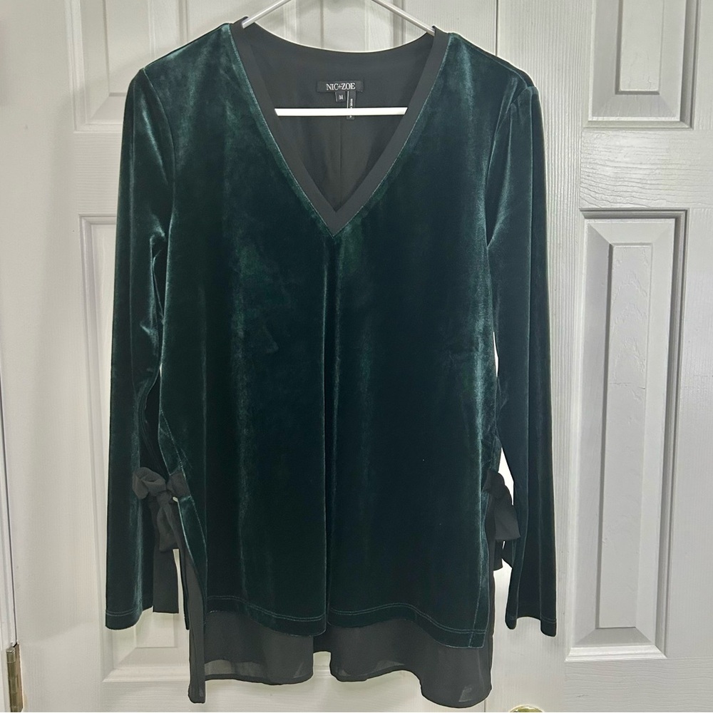 Nic + Zoe Deep Green Velvet Holiday Party Tie Details Long Sleeve Top Medium